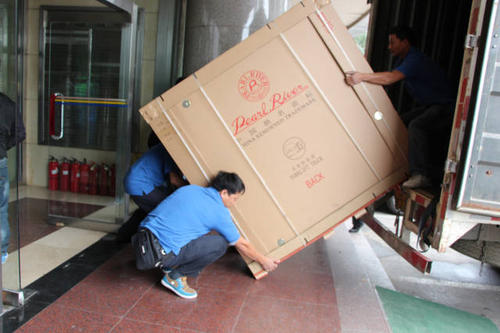左贡钢琴贵重工艺品无忧运